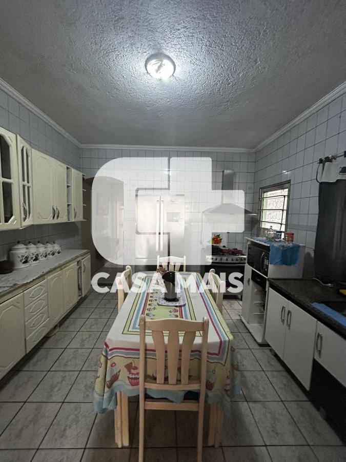 Casa à venda com 6 quartos, 250m² - Foto 7