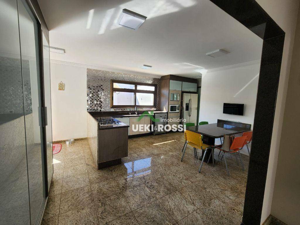 Casa à venda com 3 quartos, 240m² - Foto 12