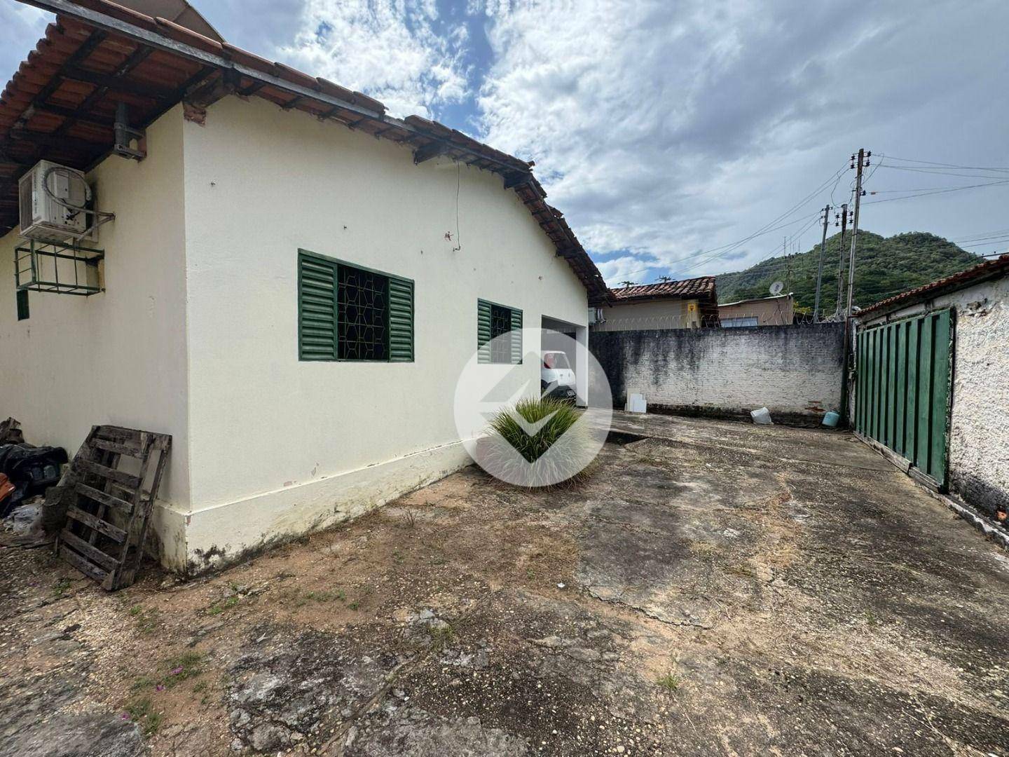 Casa à venda com 3 quartos, 100m² - Foto 2