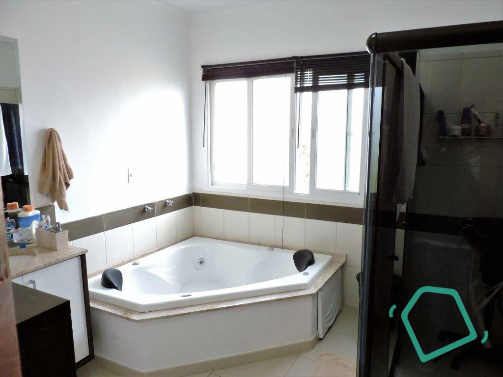 Casa de Condomínio à venda com 4 quartos, 400m² - Foto 20