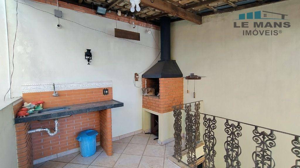 Casa à venda com 6 quartos, 232m² - Foto 13