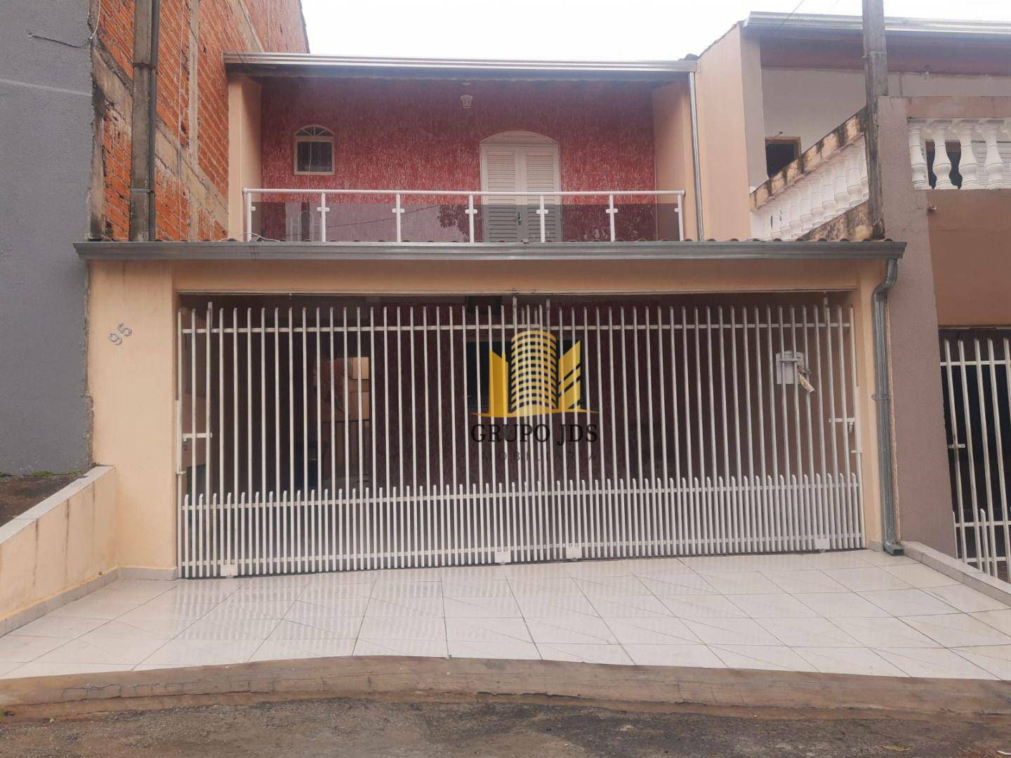 Casa à venda com 3 quartos, 220m² - Foto 1