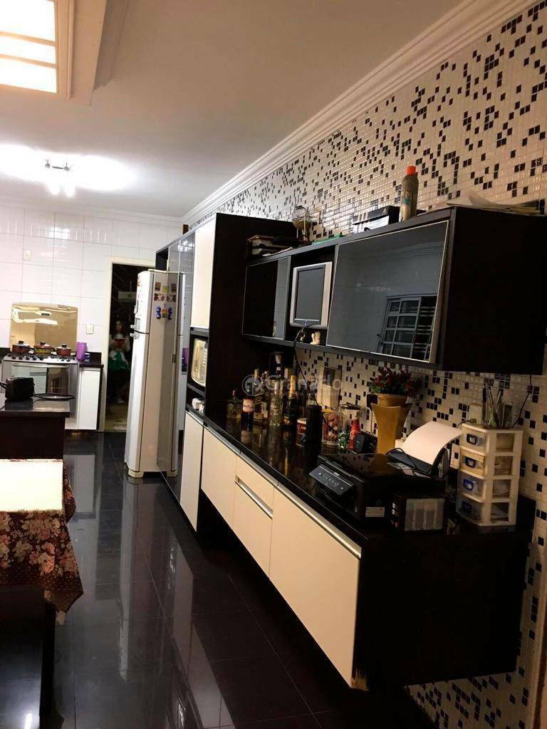 Sobrado à venda com 3 quartos, 330m² - Foto 2