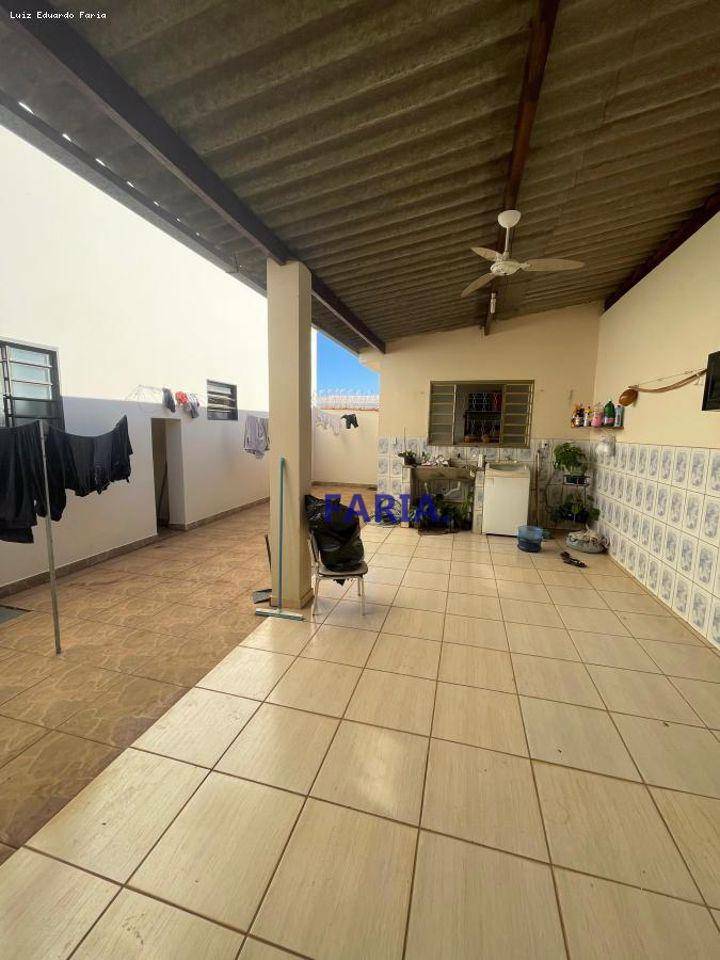 Casa à venda com 4 quartos, 200m² - Foto 30