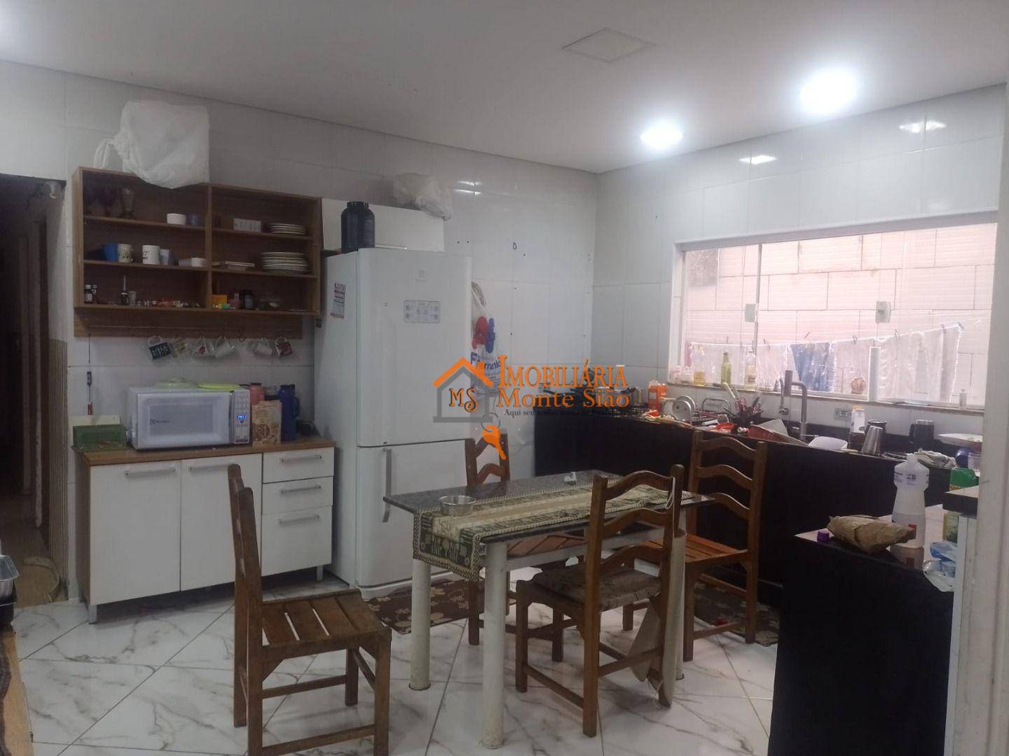 Casa à venda com 3 quartos, 230m² - Foto 2