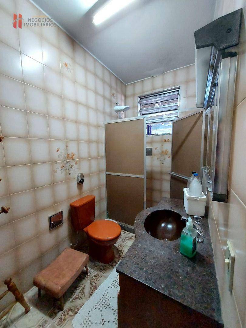 Casa à venda com 5 quartos, 197m² - Foto 32