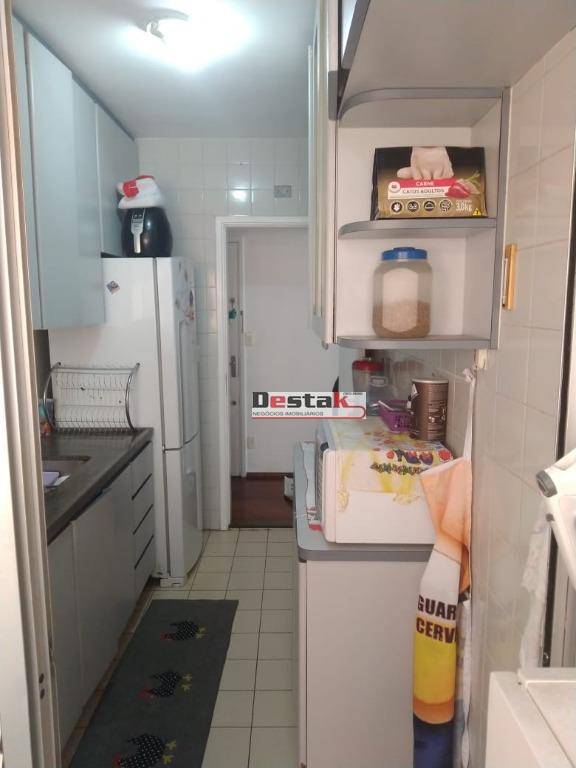 Apartamento à venda com 2 quartos, 64m² - Foto 9