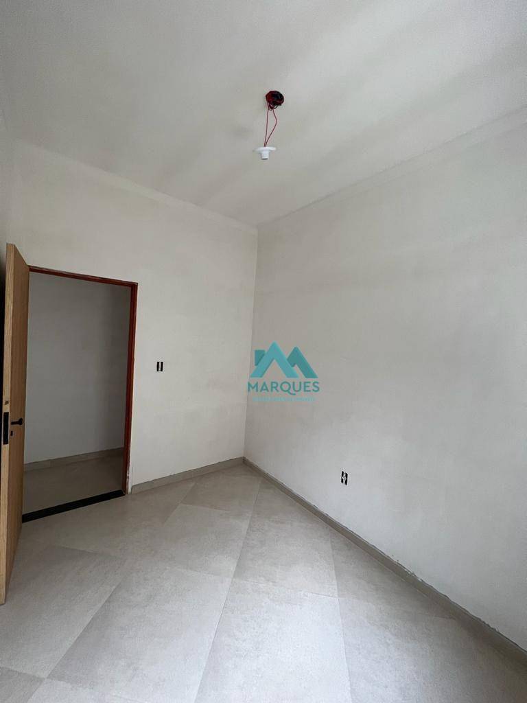 Casa à venda com 3 quartos, 90m² - Foto 4