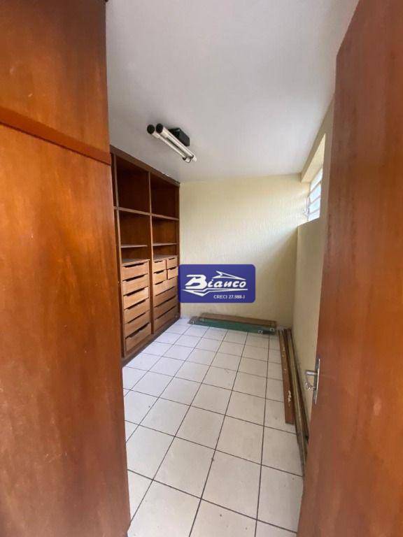 Casa para alugar com 4 quartos, 280m² - Foto 24