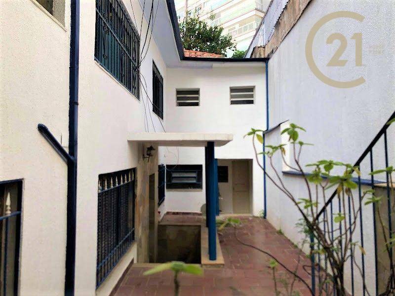 Casa à venda com 6 quartos, 212m² - Foto 2