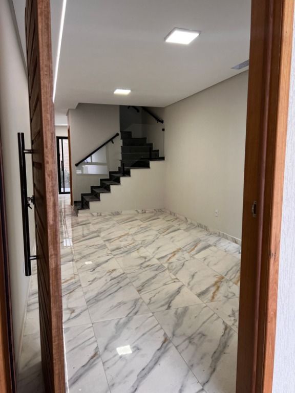 Sobrado à venda com 3 quartos, 185m² - Foto 2