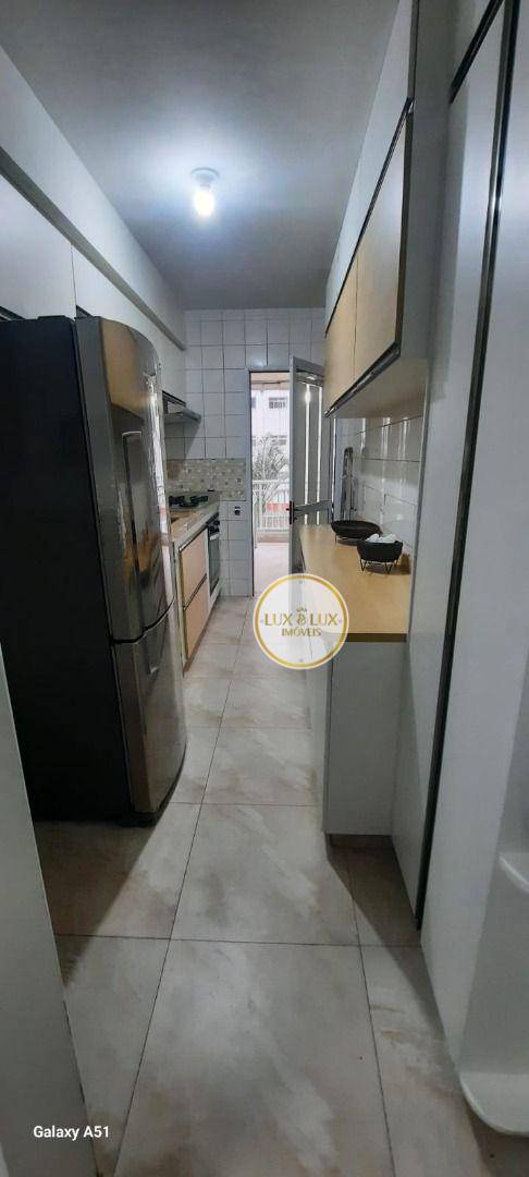 Apartamento para alugar com 3 quartos, 200m² - Foto 2