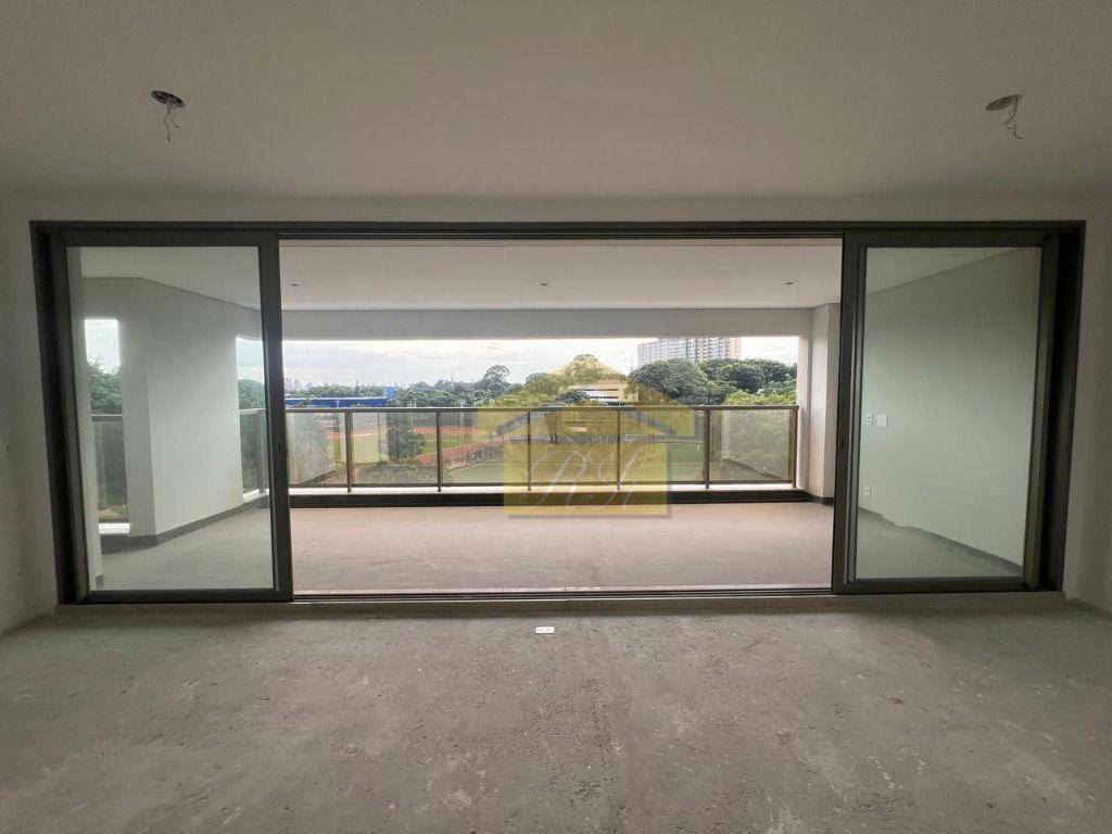 Apartamento à venda com 4 quartos, 230m² - Foto 1
