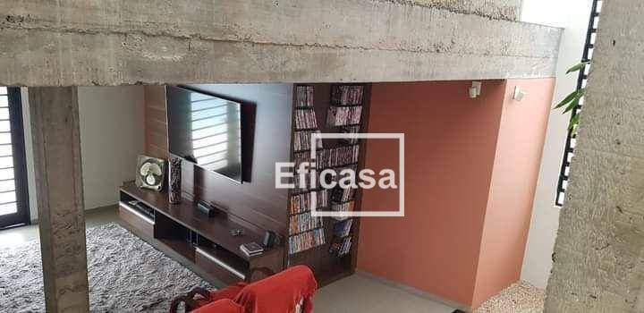 Casa à venda com 3 quartos, 450m² - Foto 1