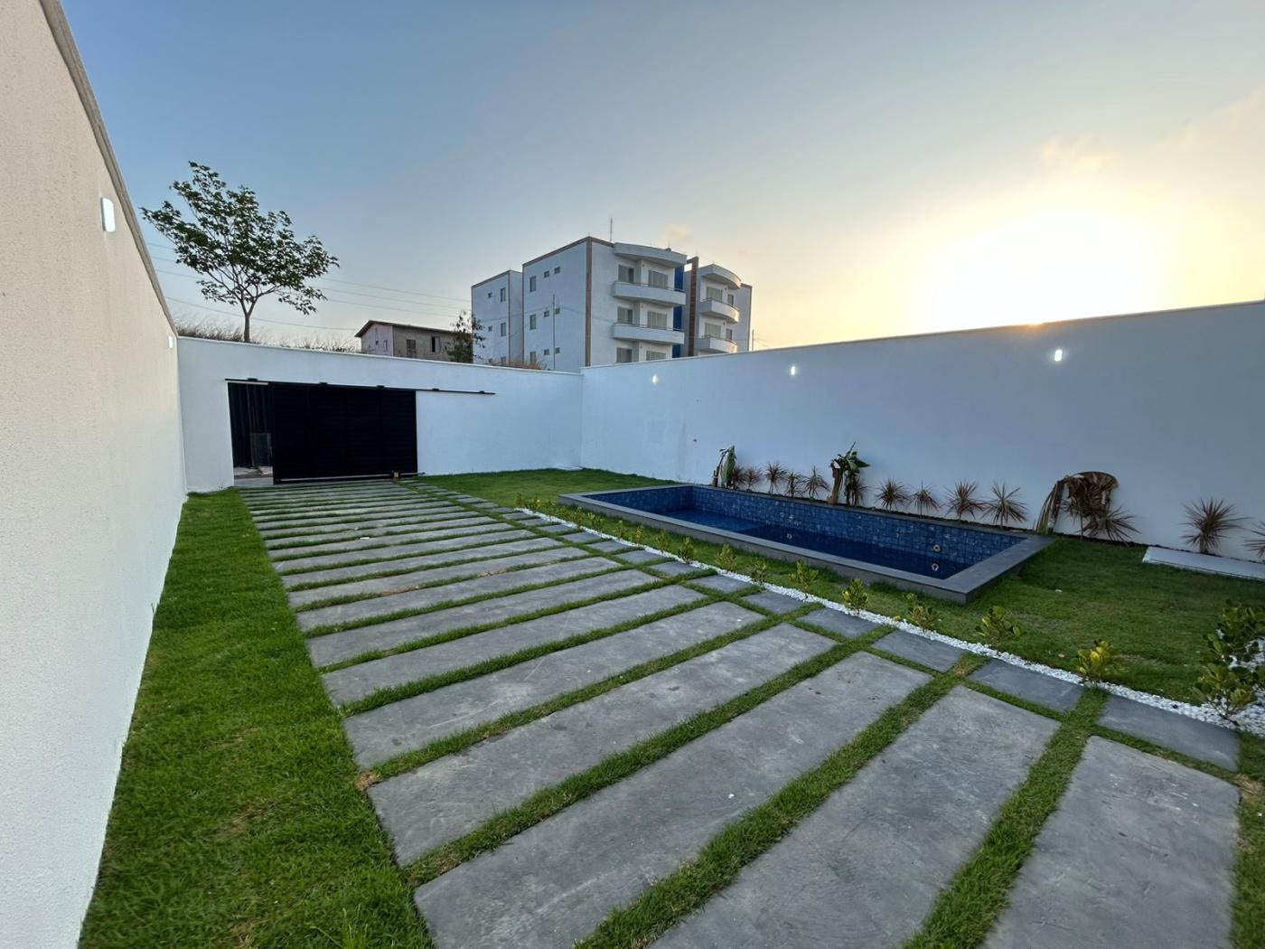 Casa à venda com 3 quartos, 300m² - Foto 2