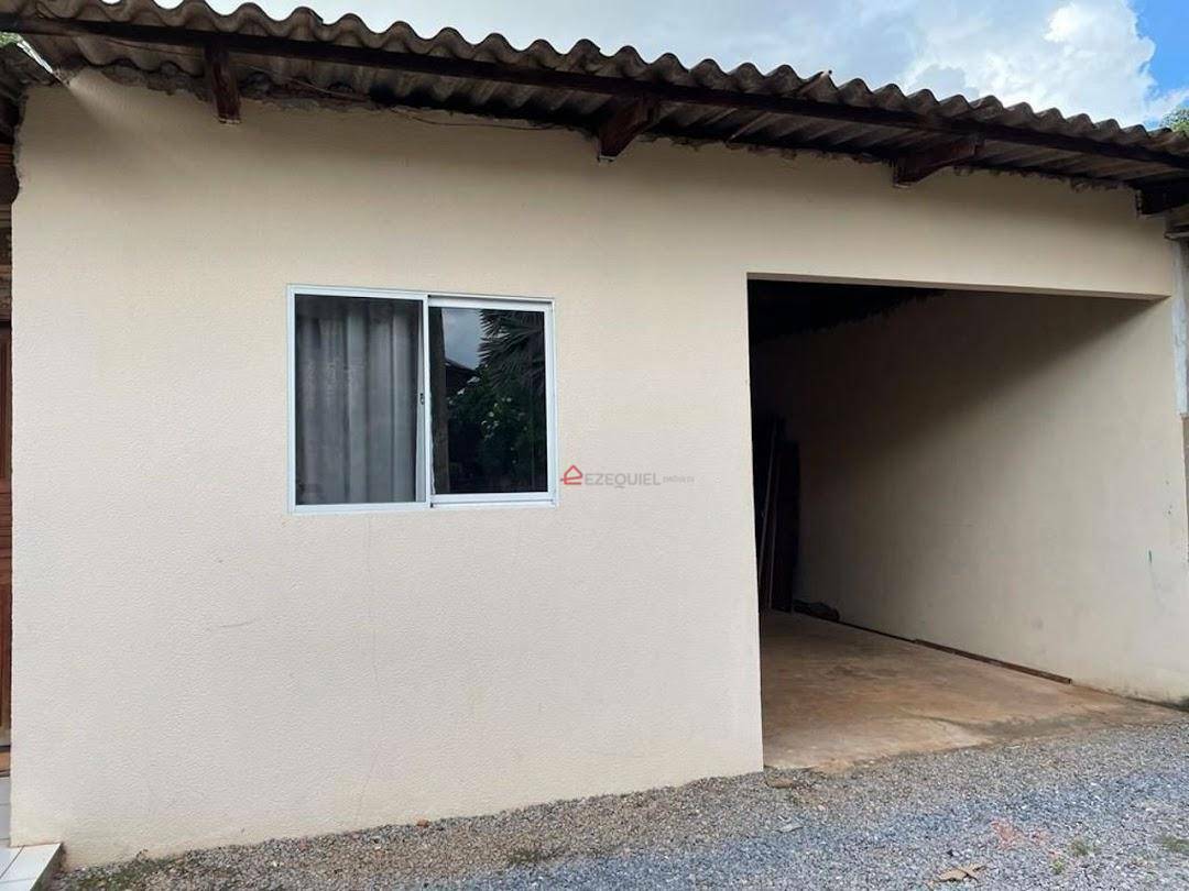 Casa à venda com 3 quartos, 316m² - Foto 1