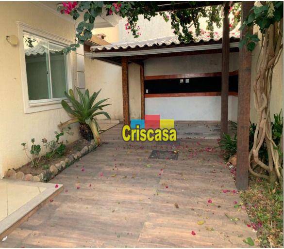 Casa à venda com 4 quartos, 96m² - Foto 1