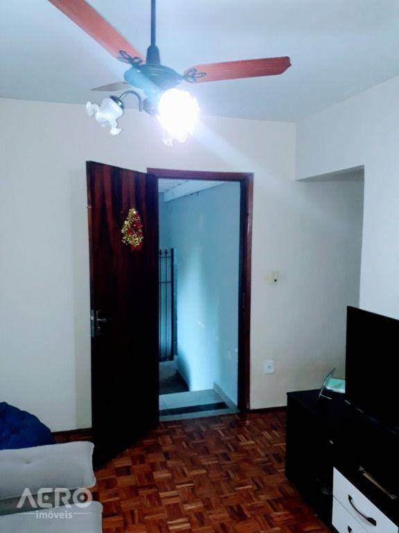 Casa à venda com 3 quartos, 150m² - Foto 17