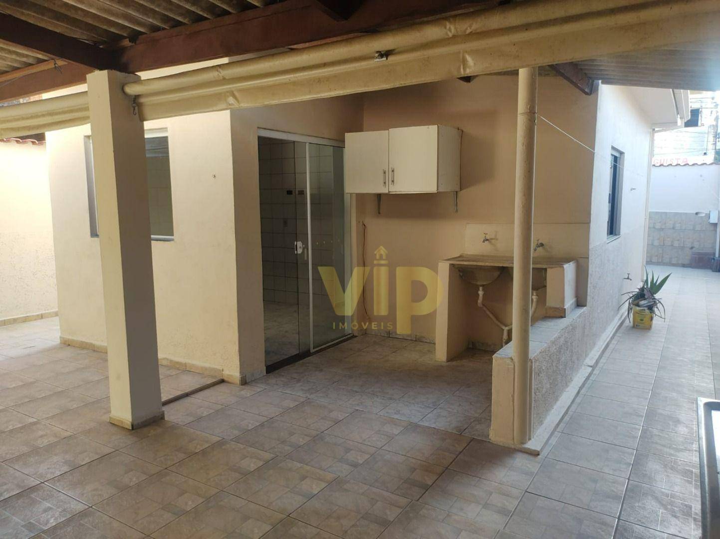 Casa à venda com 2 quartos, 80m² - Foto 1