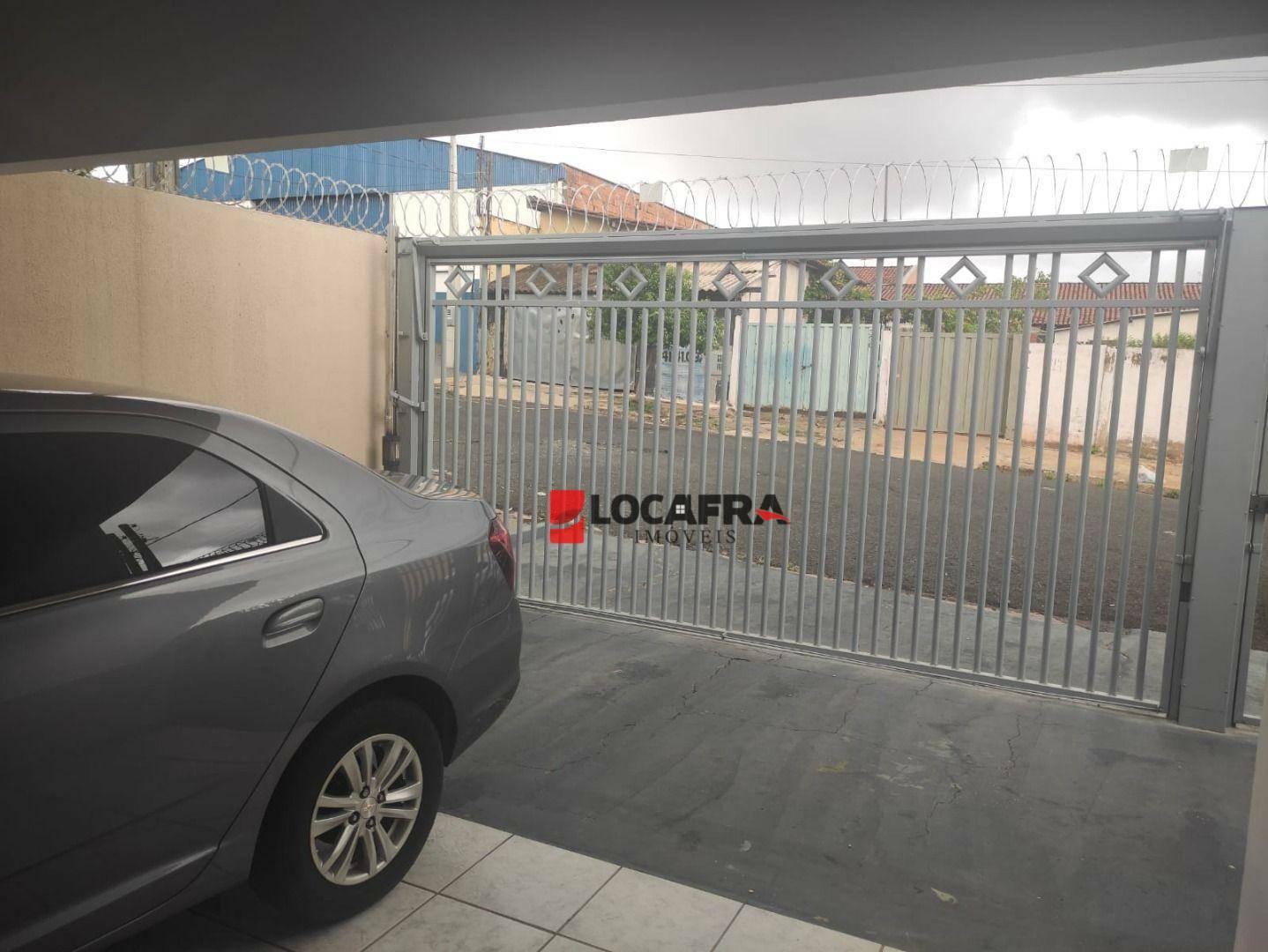 Casa à venda com 4 quartos, 170m² - Foto 2