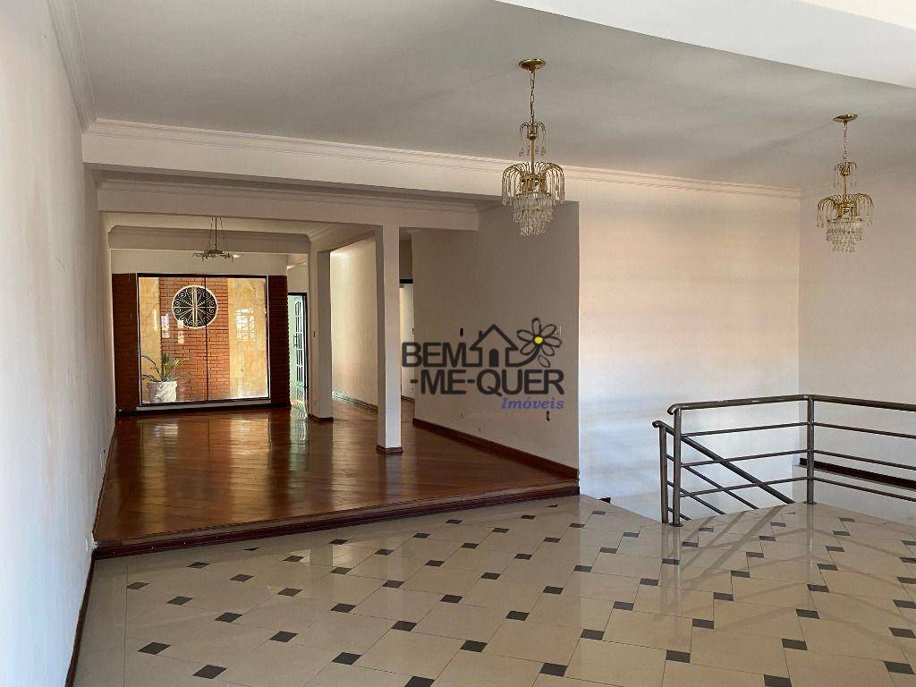 Casa à venda com 3 quartos, 380m² - Foto 2