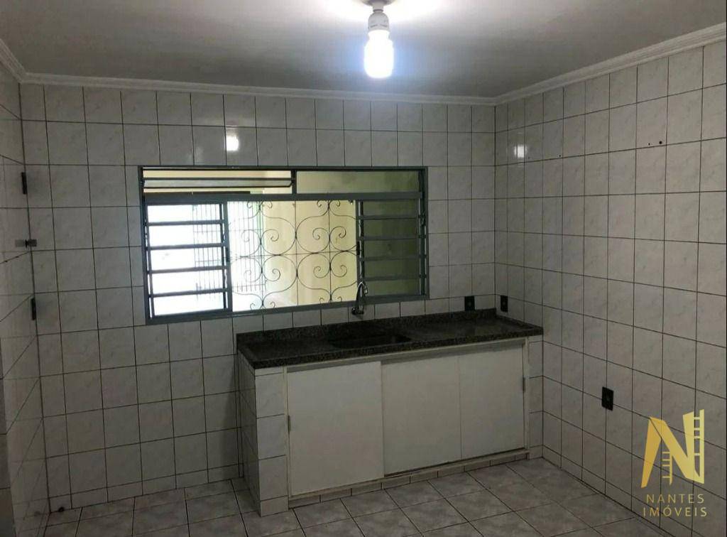 Casa à venda com 4 quartos, 180m² - Foto 3