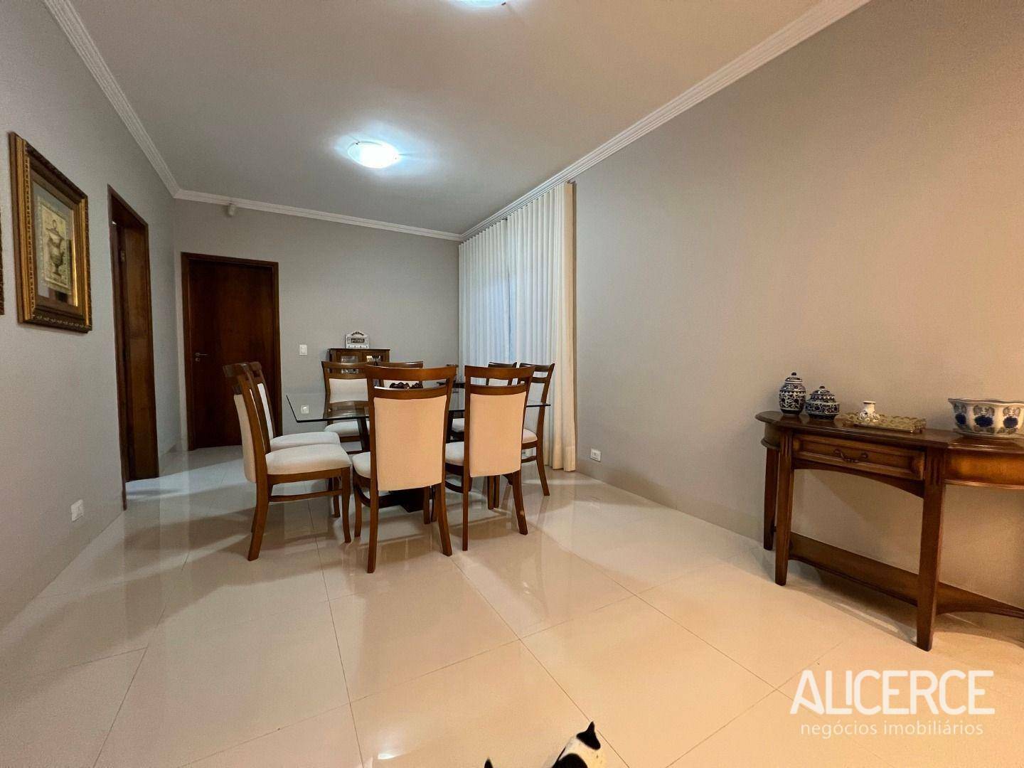 Casa à venda com 3 quartos, 200m² - Foto 8