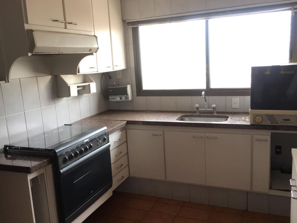 Apartamento à venda com 3 quartos, 137m² - Foto 12