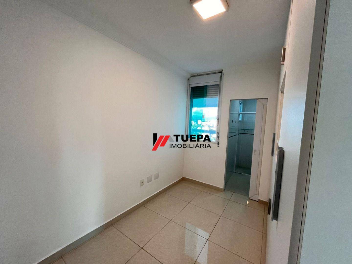 Apartamento para alugar com 3 quartos, 150m² - Foto 2