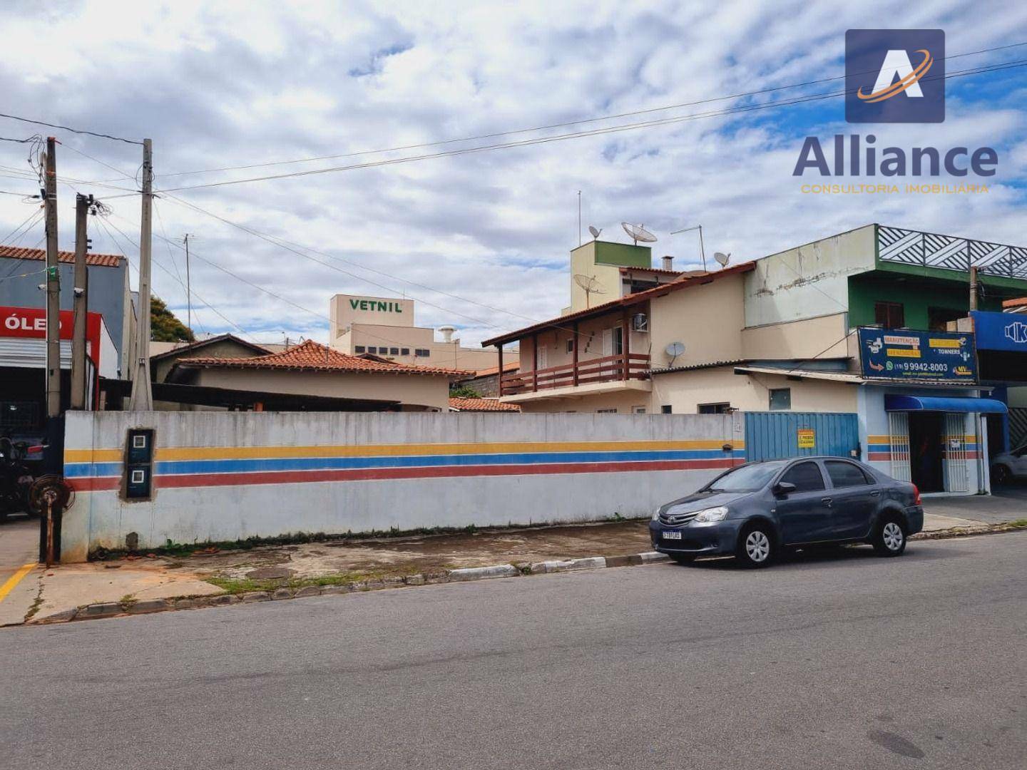 Casa à venda com 6 quartos, 300m² - Foto 1