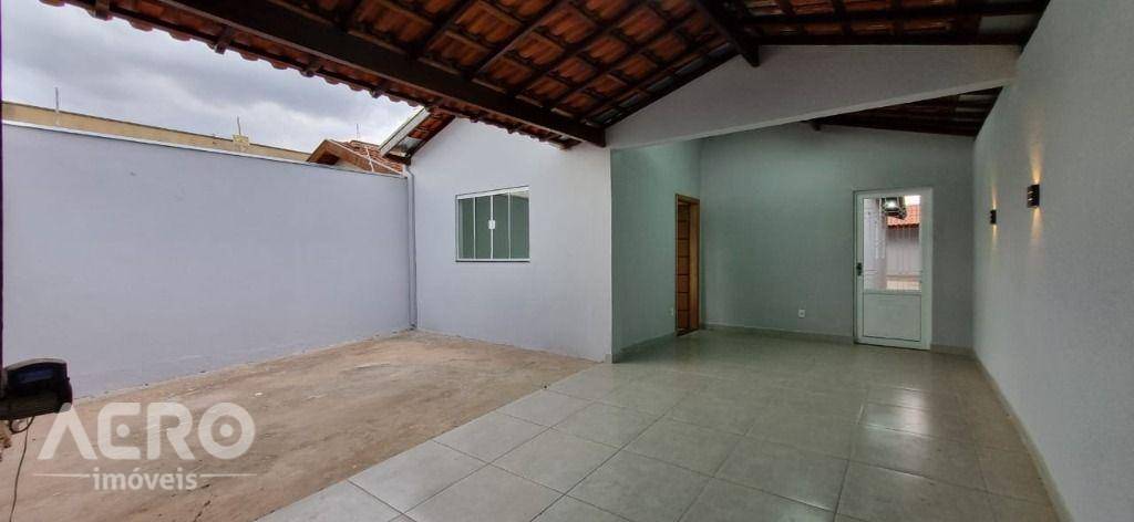 Casa à venda com 3 quartos, 140m² - Foto 2