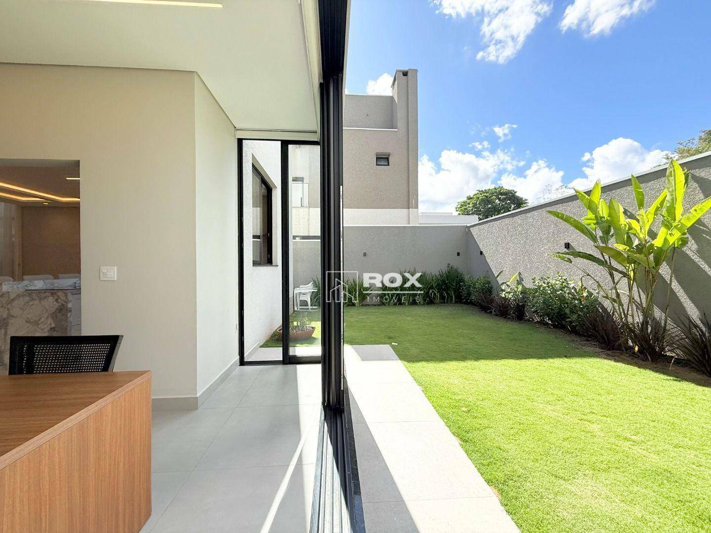 Casa de Condomínio para alugar com 4 quartos, 286m² - Foto 17