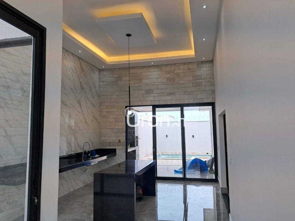 Casa à venda com 3 quartos, 156m² - Foto 1