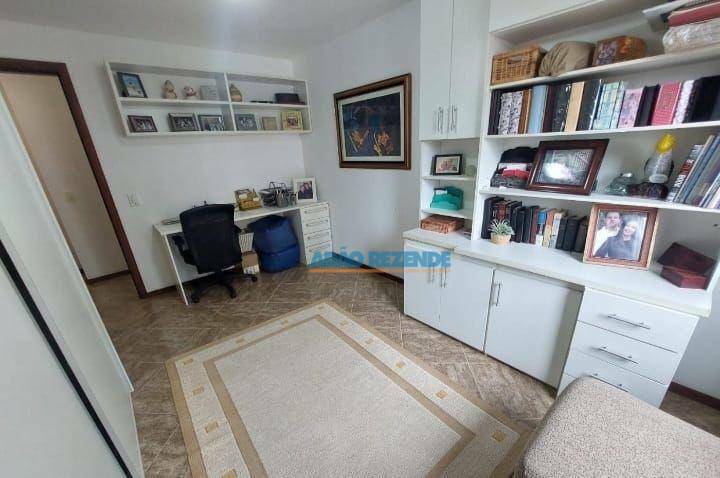 Apartamento à venda com 3 quartos, 142m² - Foto 15