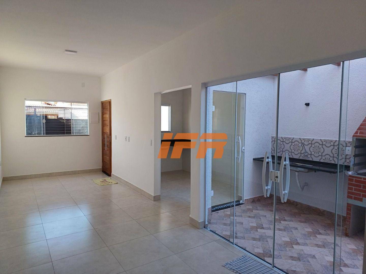 Casa à venda com 2 quartos, 67m² - Foto 1