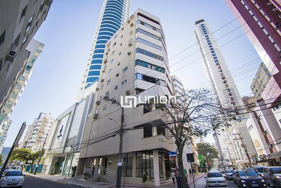 Apartamento à venda com 2 quartos, 100m² - Foto 1