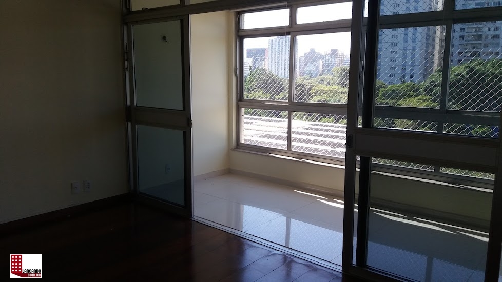 Apartamento à venda com 3 quartos, 240m² - Foto 2