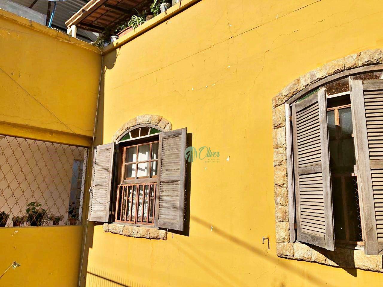 Casa de Condomínio à venda com 4 quartos, 160m² - Foto 2