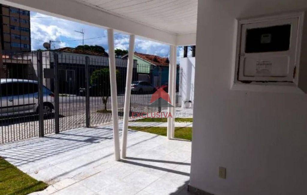 Casa à venda com 3 quartos, 300m² - Foto 2