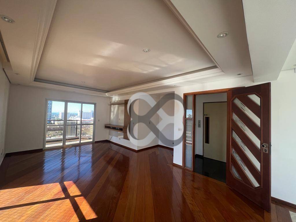 Apartamento à venda com 3 quartos, 208m² - Foto 2