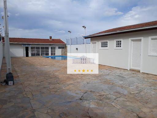 Casa para alugar com 5 quartos, 400m² - Foto 1