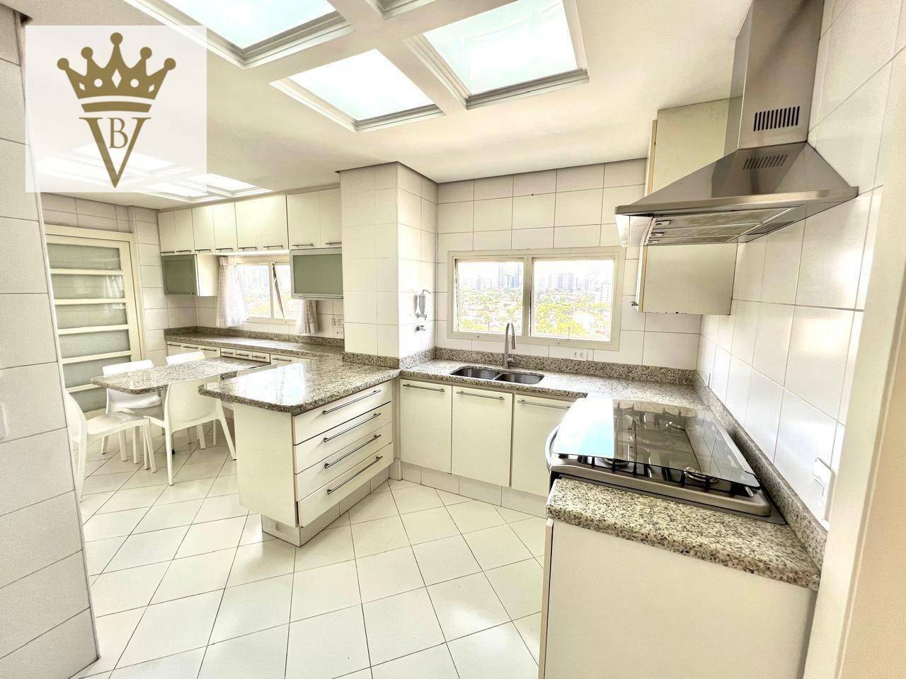 Apartamento para alugar com 3 quartos, 222m² - Foto 12