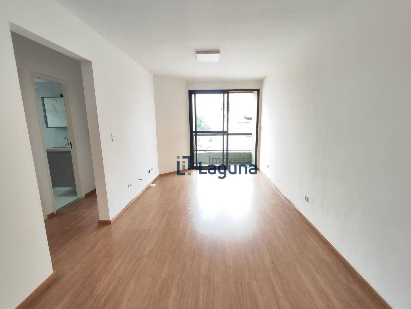 Apartamento para alugar com 3 quartos, 101m² - Foto 1