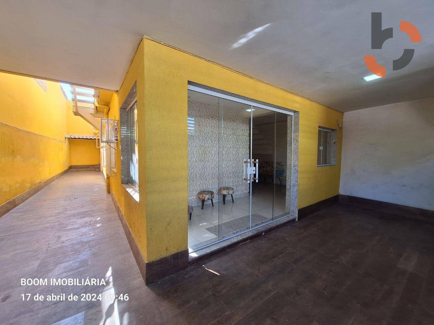 Casa à venda com 3 quartos, 290m² - Foto 2