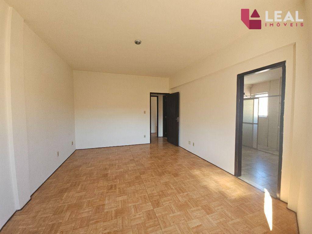 Apartamento para alugar com 3 quartos, 110m² - Foto 17