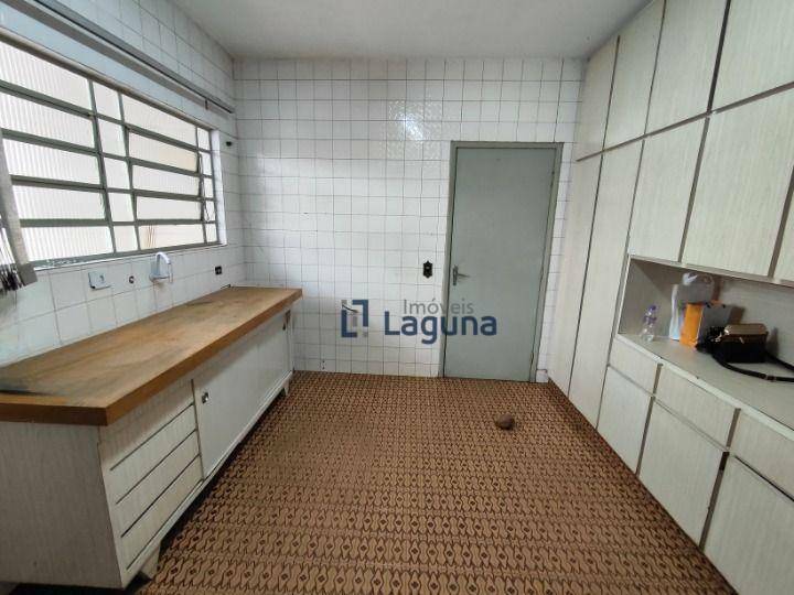 Casa para alugar com 3 quartos, 285m² - Foto 29