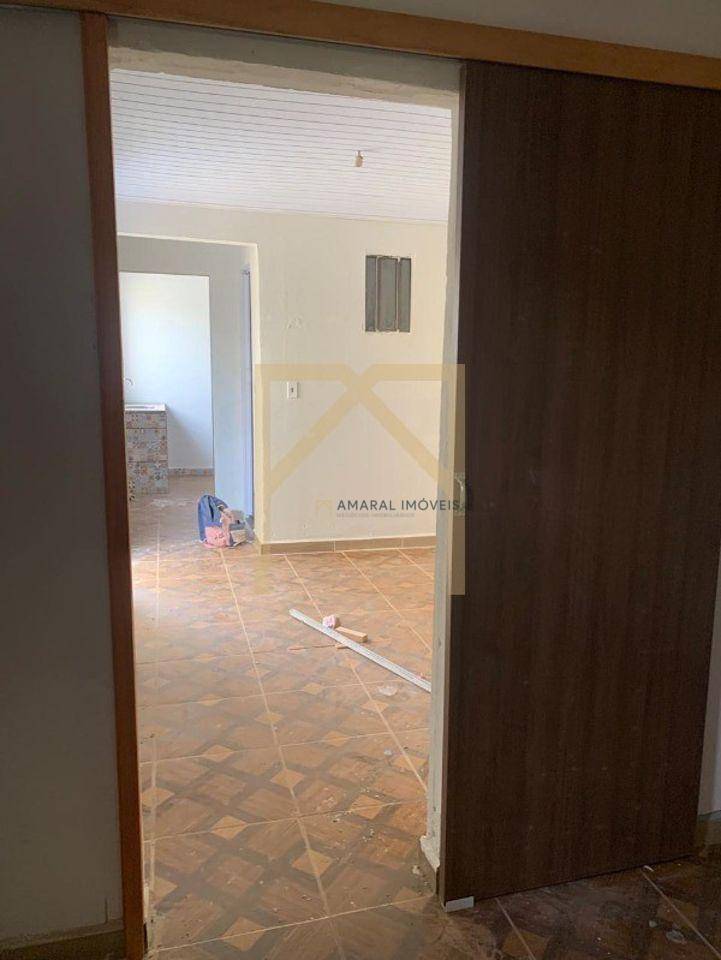 Casa à venda com 4 quartos, 210m² - Foto 3