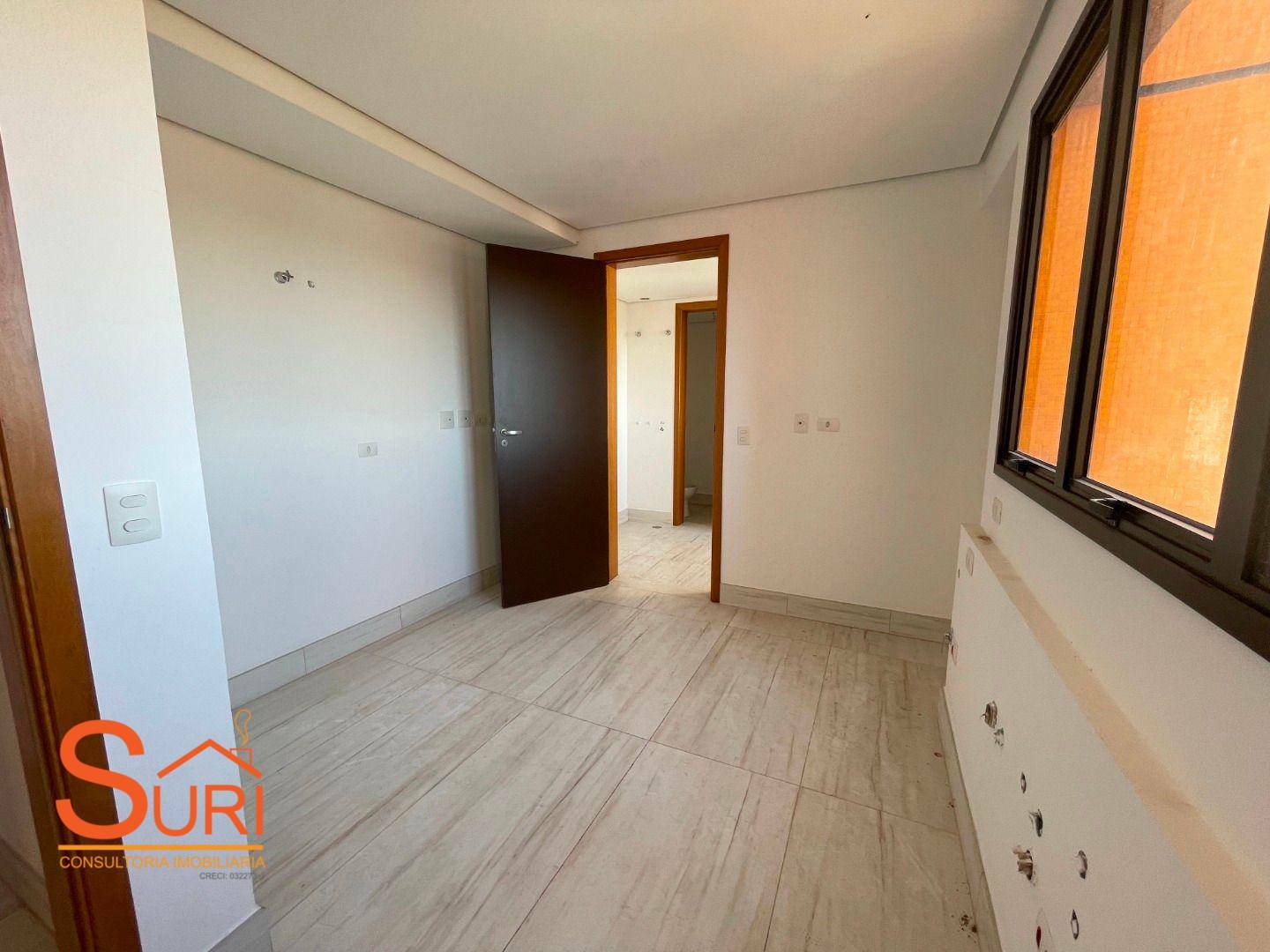 Apartamento à venda com 3 quartos, 190m² - Foto 3