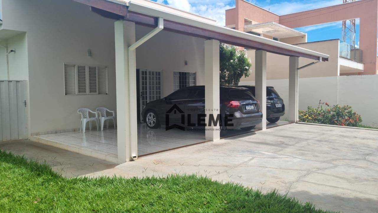 Casa à venda com 3 quartos, 160m² - Foto 1