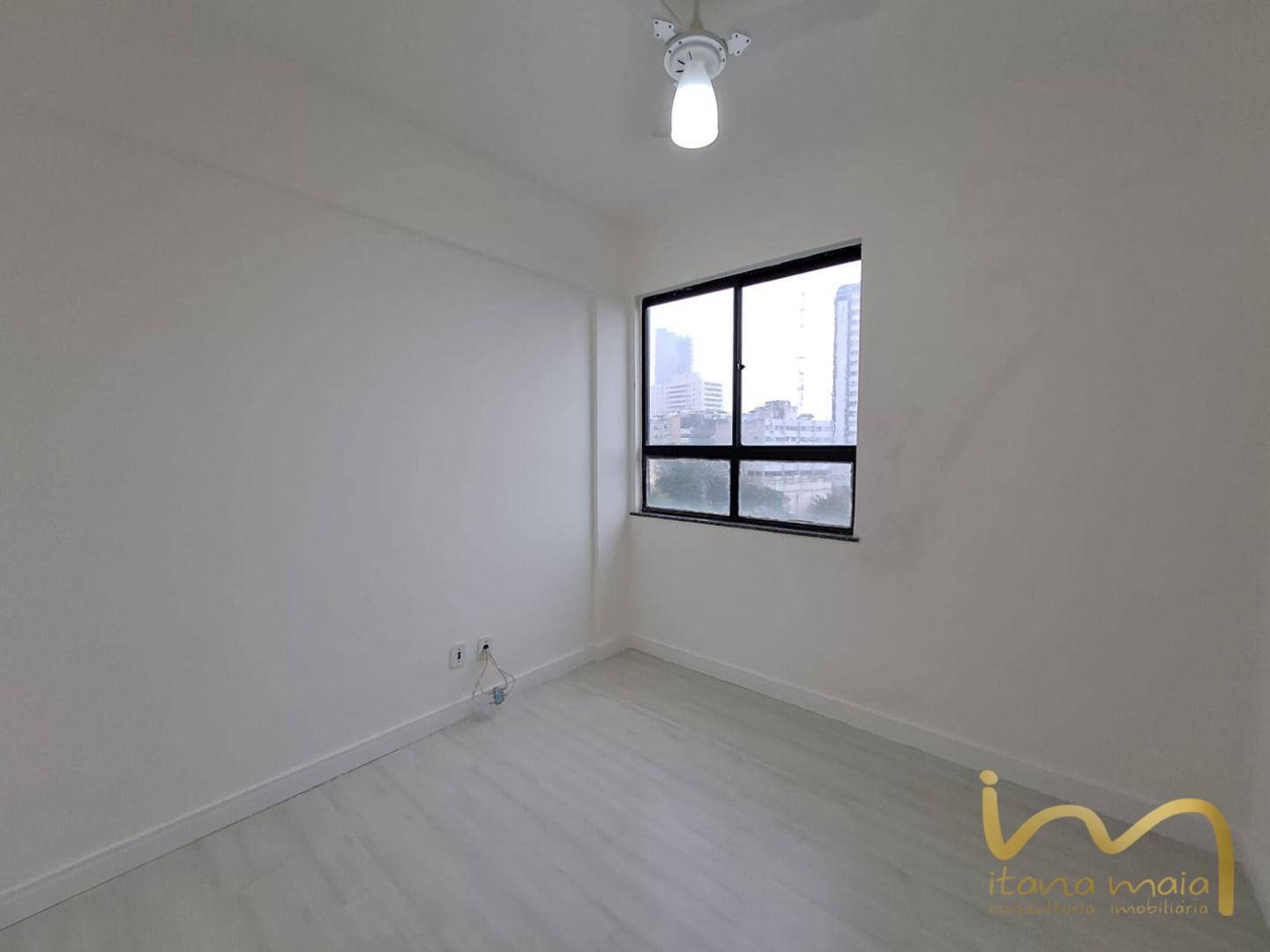 Apartamento à venda com 2 quartos, 70m² - Foto 9